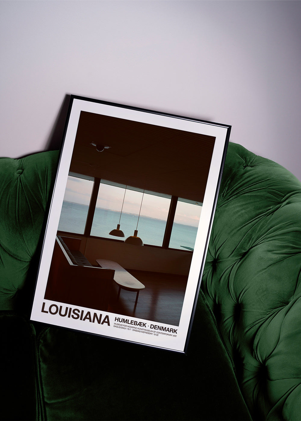Quadro di città con vista sul mare