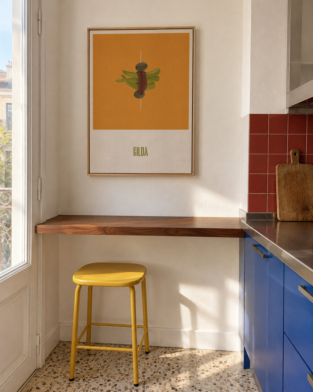 Gilda - Framed canvas in an interior