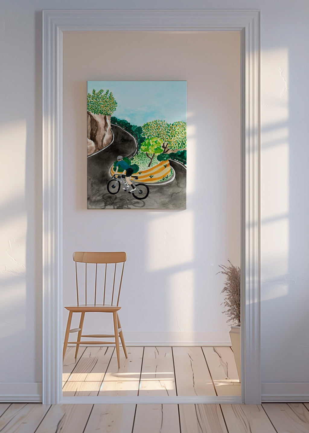 Quadro paesaggio con ciclista in curva di montagna