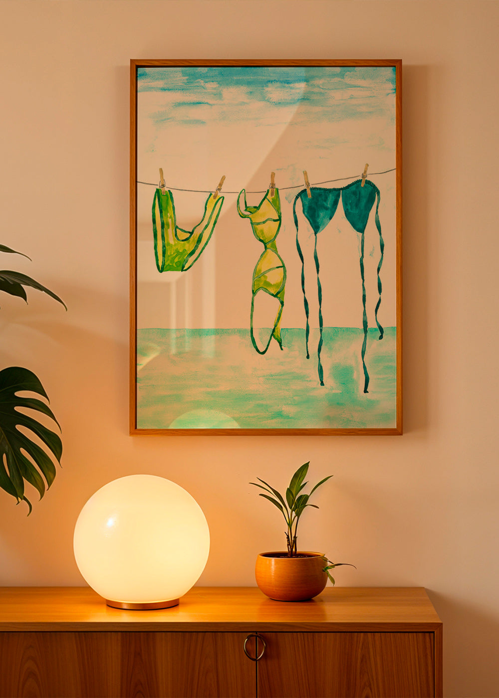 Illustrazione di costumi appesi in spiaggia