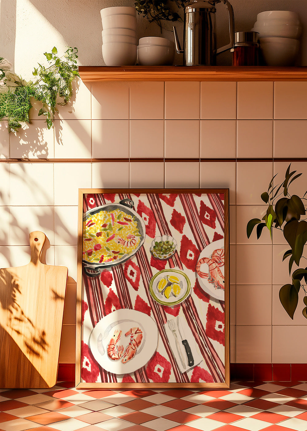 Arte da cucina: paella e gamberi su tovaglia a fantasia