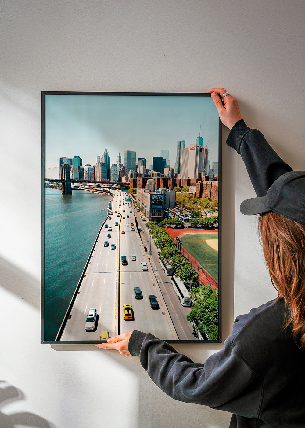 Poster di viaggio: skyline e ponte visti dall'alto – Product2