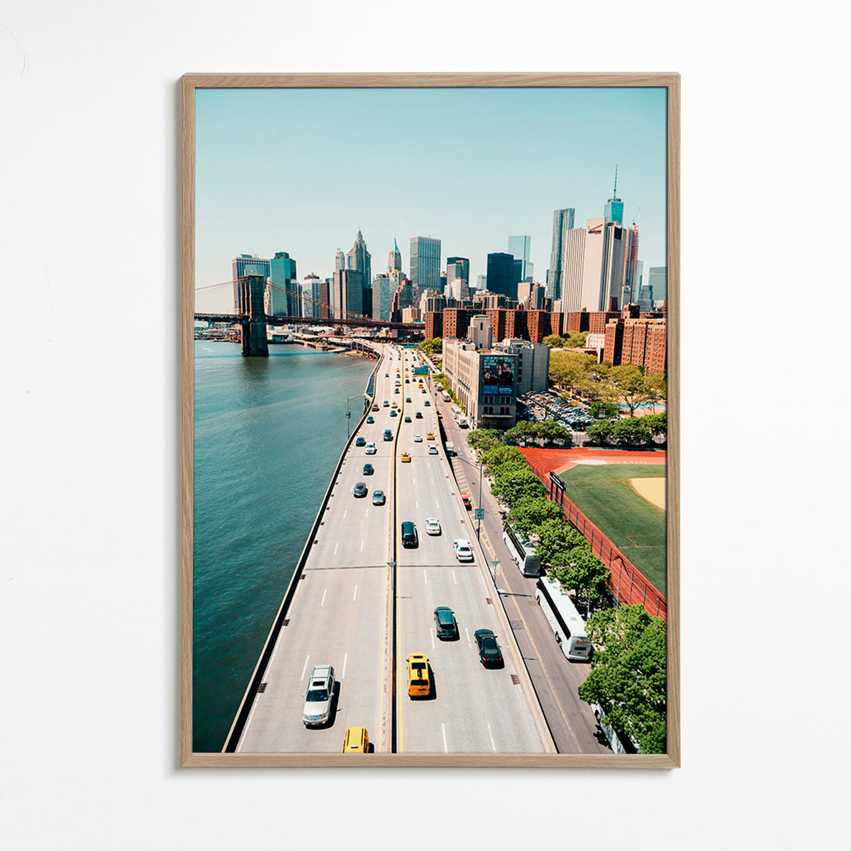 Poster di viaggio: skyline e ponte visti dall'alto – Oak Frame