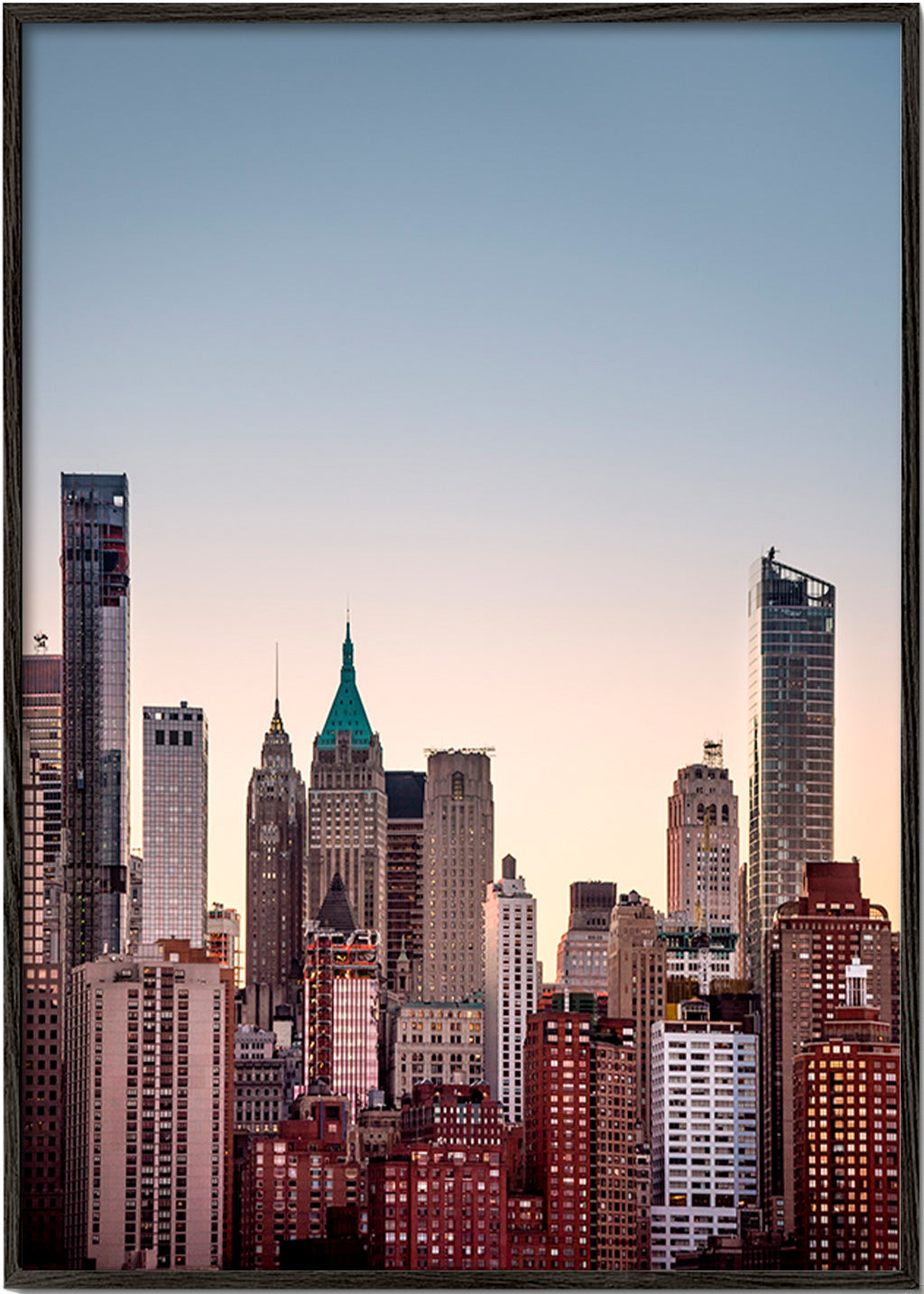 Poster città con skyline al crepuscolo – Black Frame