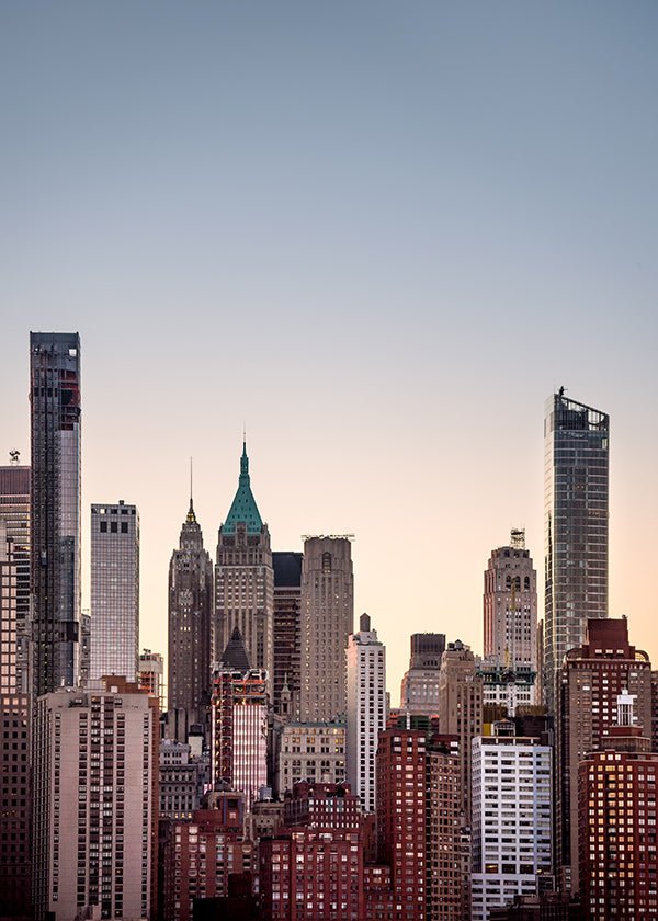Poster città con skyline al crepuscolo