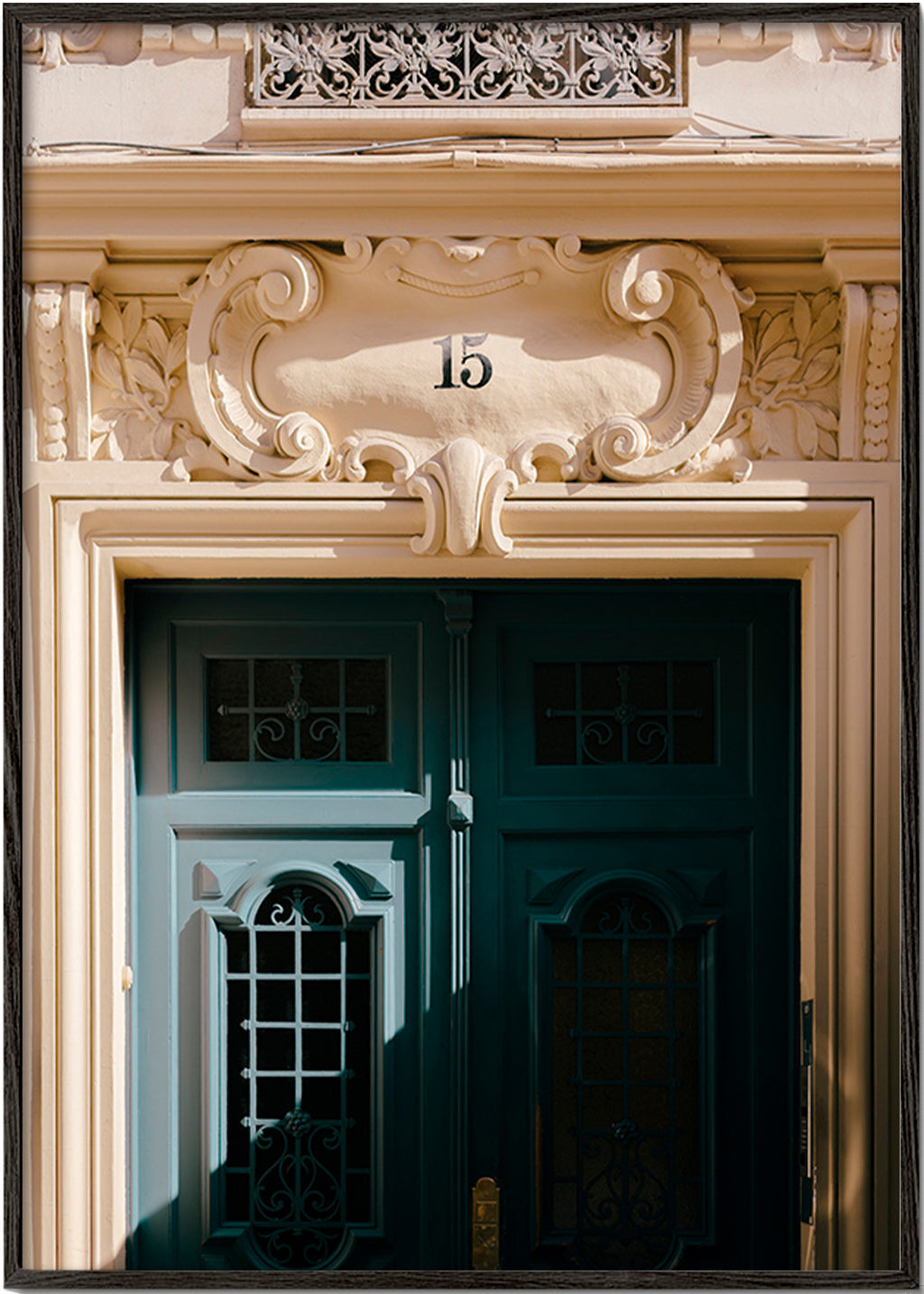 Arte da città: porta verde e numero 15 – Black Frame
