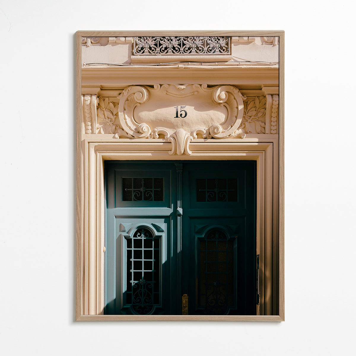 Arte da città: porta verde e numero 15 – Oak Frame