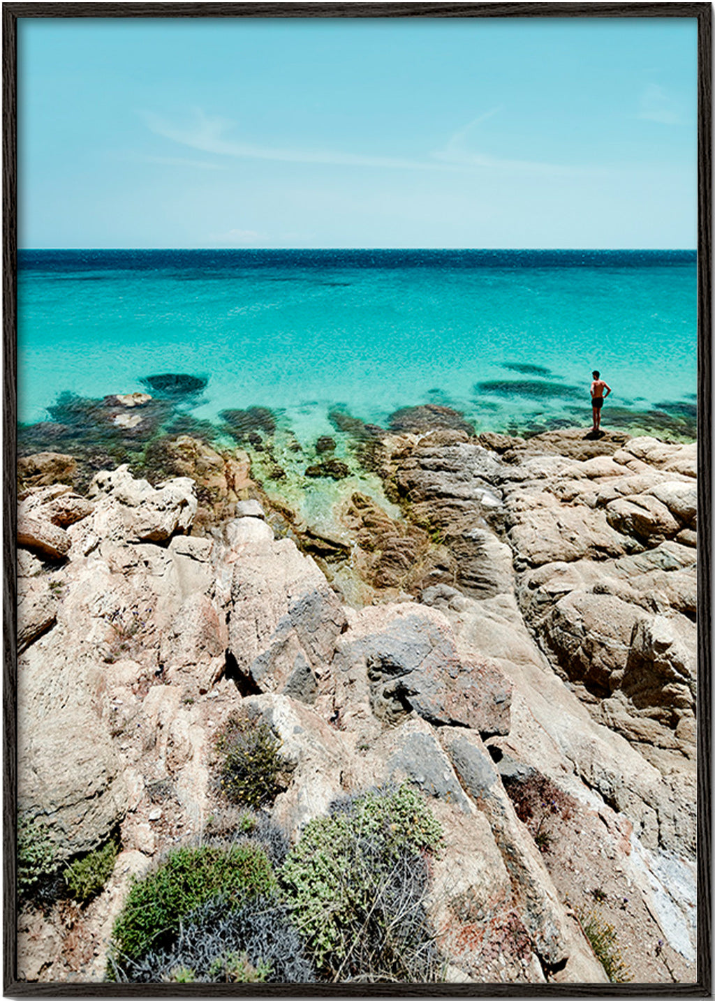 Arte paesaggistica: costa rocciosa e mare turchese – Black Frame