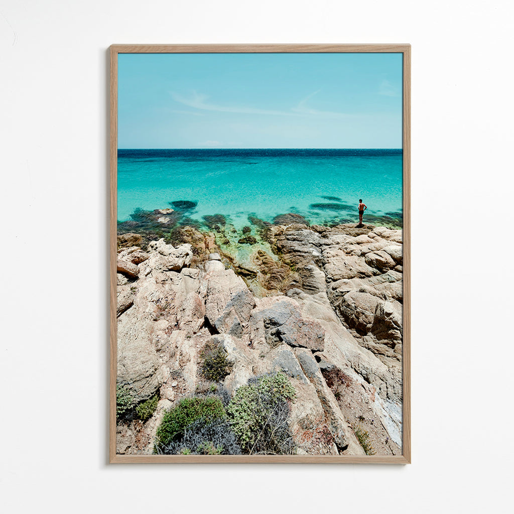 Arte paesaggistica: costa rocciosa e mare turchese – Oak Frame