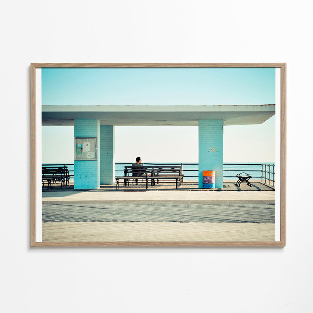 Fotografia del molo con panchina solitaria – Oak Frame
