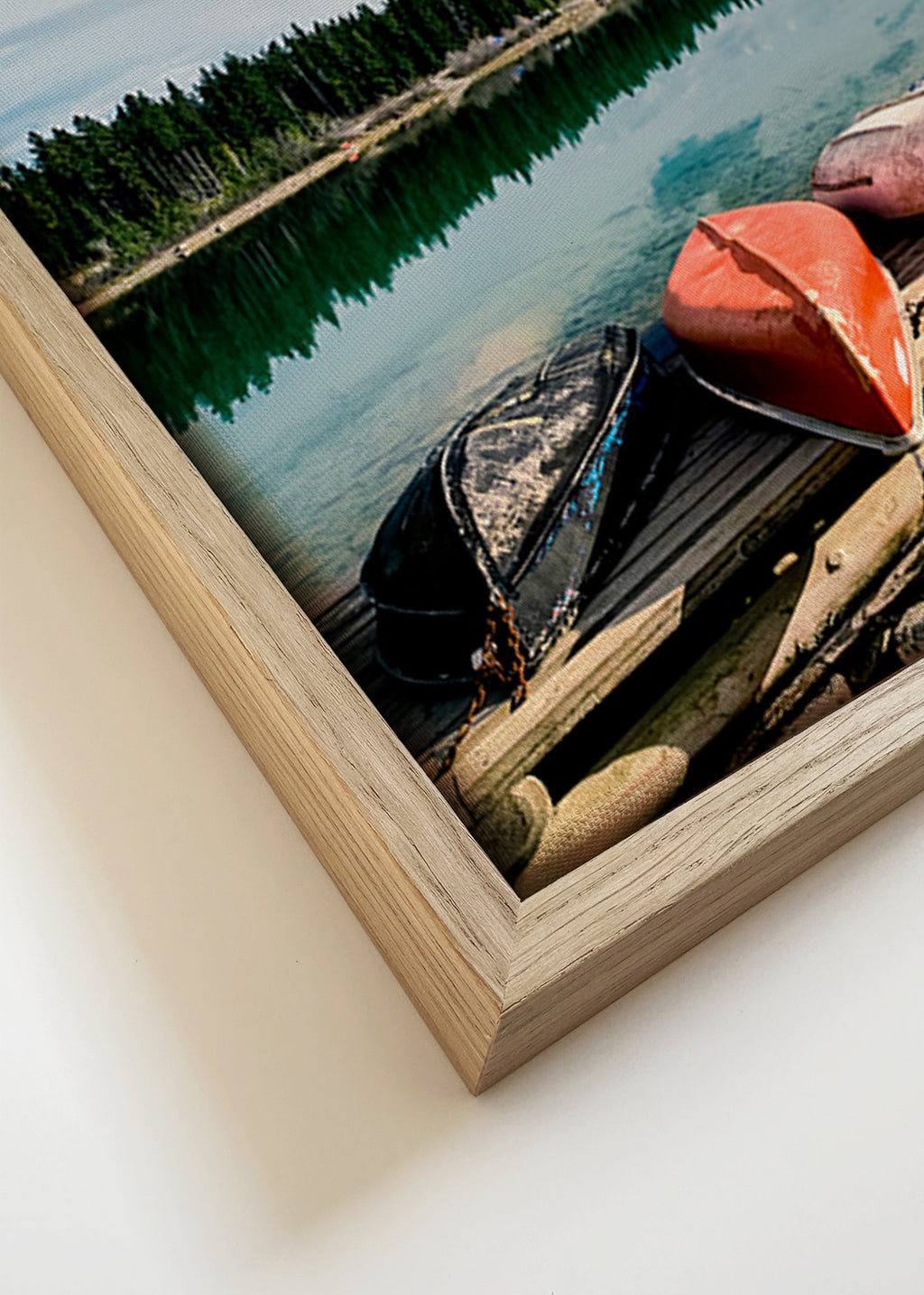 Quadro paesaggio con canoe sul pontile – Canvas detail