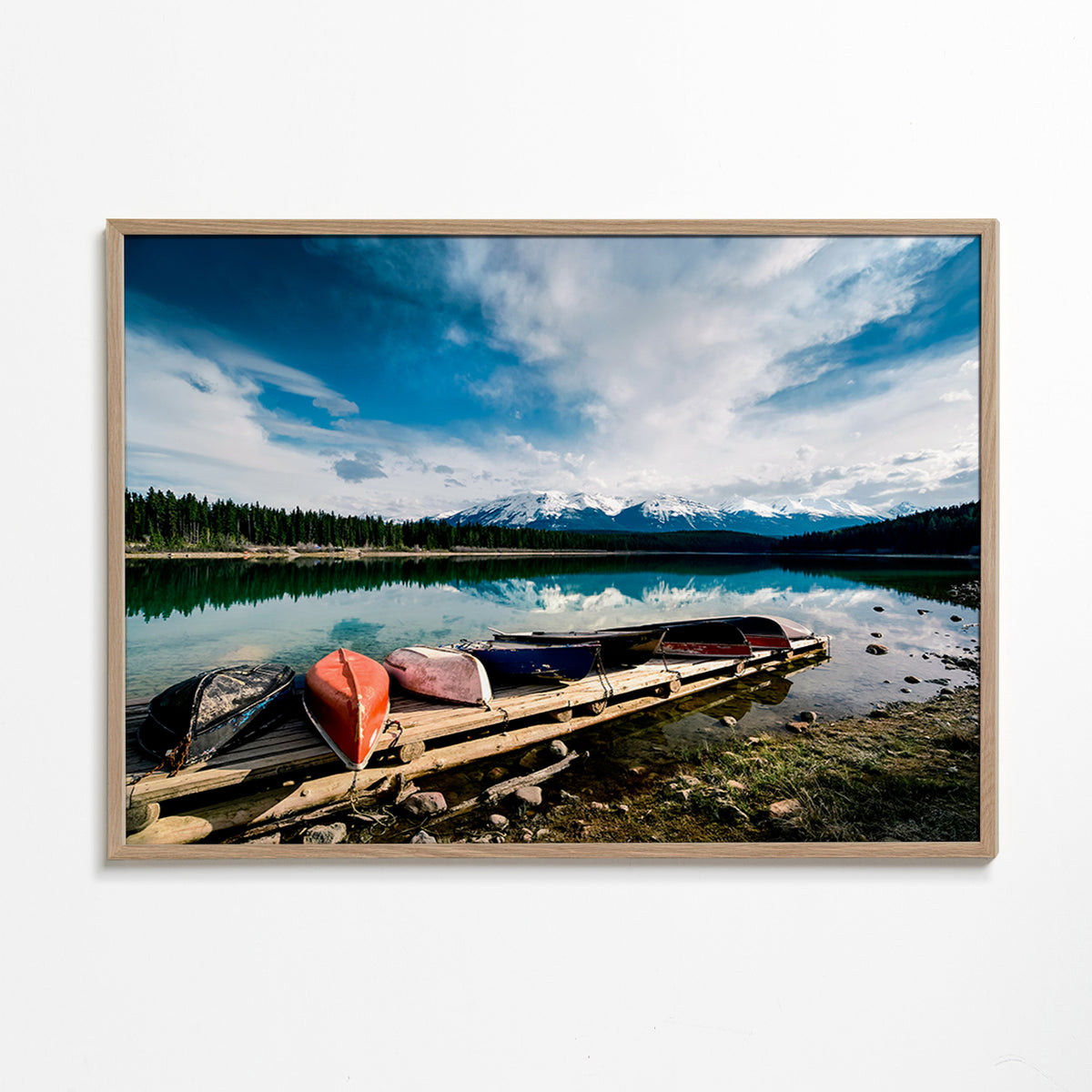 Quadro paesaggio con canoe sul pontile – Oak Frame