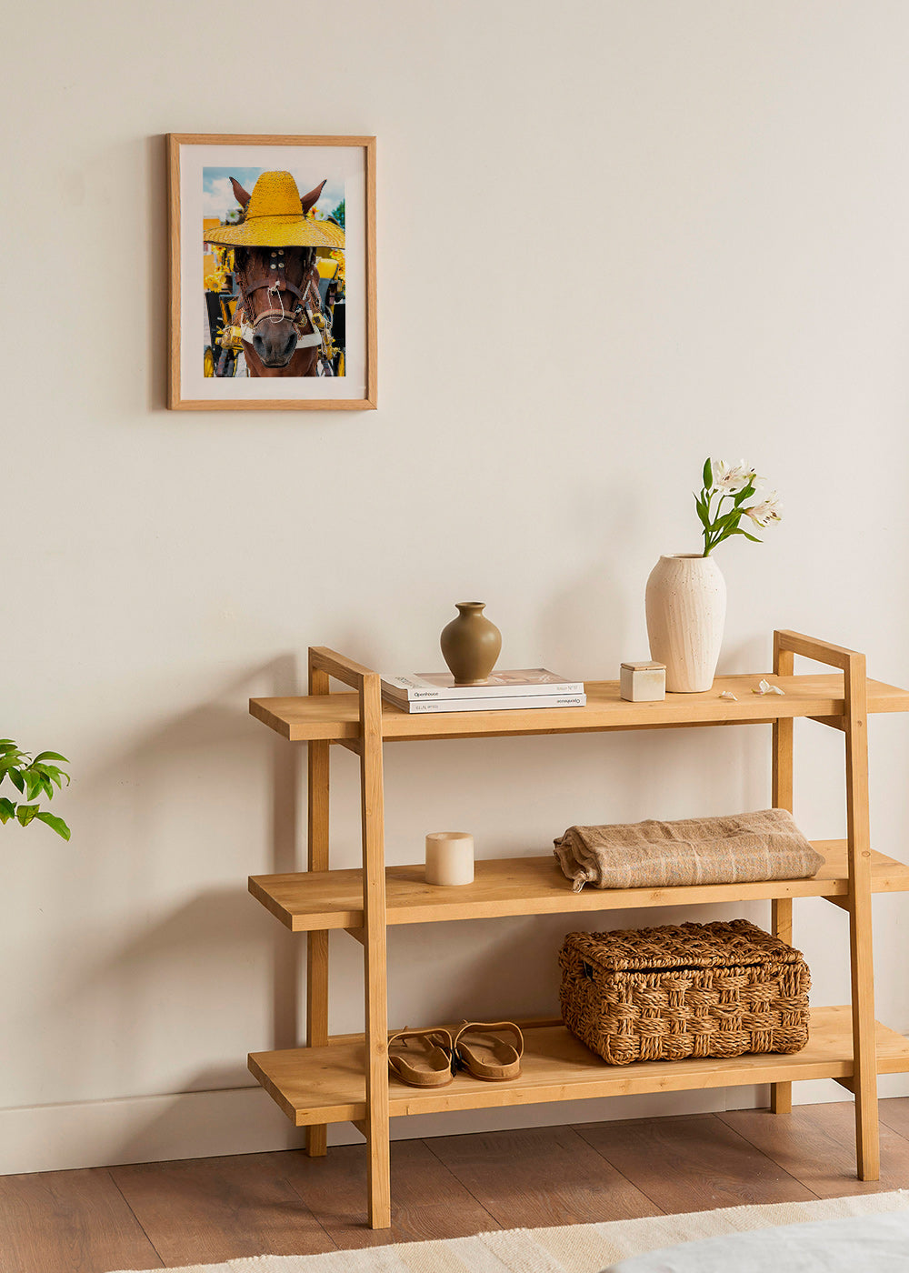 Ritratto di cavallo con cappello giallo – Product1
