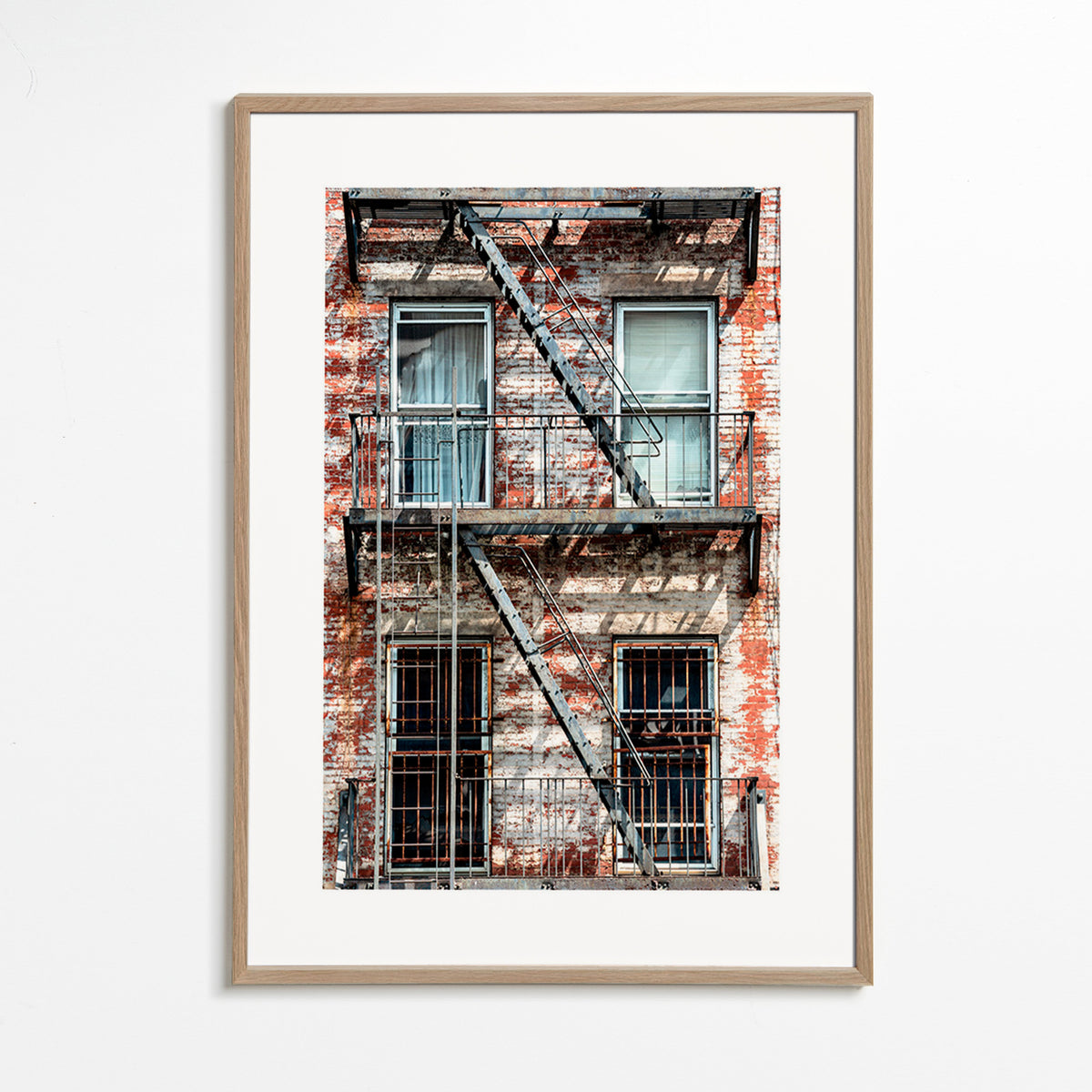 Fotografia urbana di facciata con scala antincendio – Oak Frame