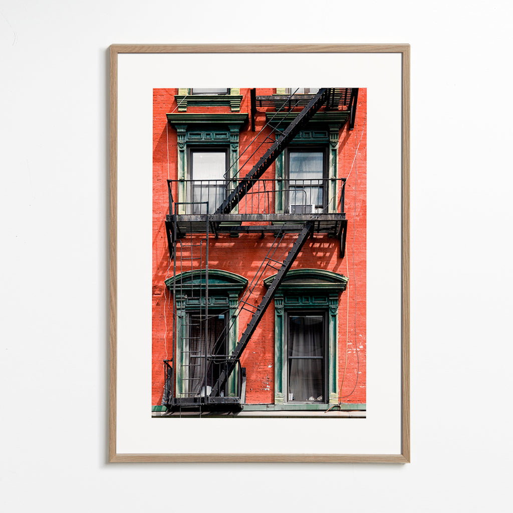 Quadro città: facciata di NY con scala antincendio – Oak Frame