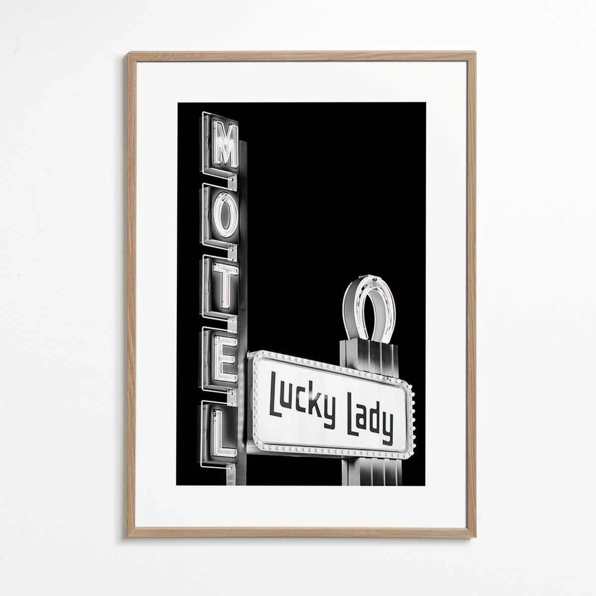 Fotografia Insegna Lucky Lady del Motel – Oak Frame