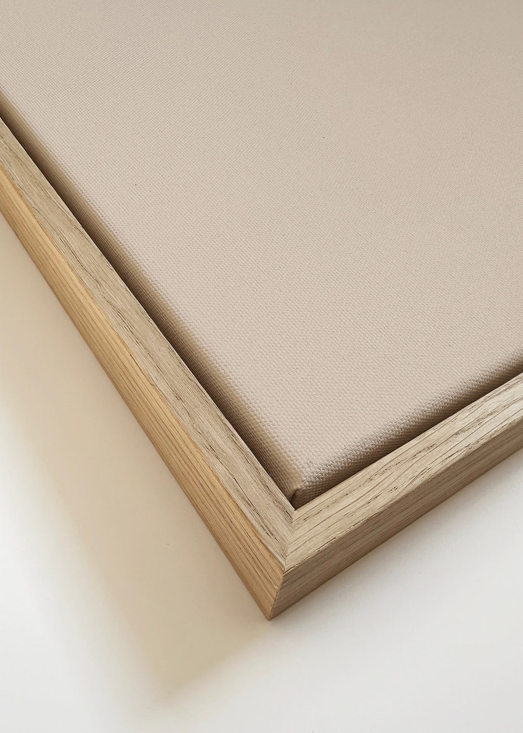 Giraffe - Framed canvas detail