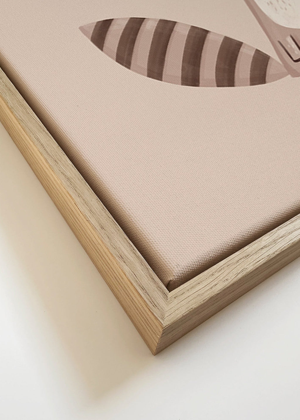 Stampa per bambini: procione sorridente su fondo beige