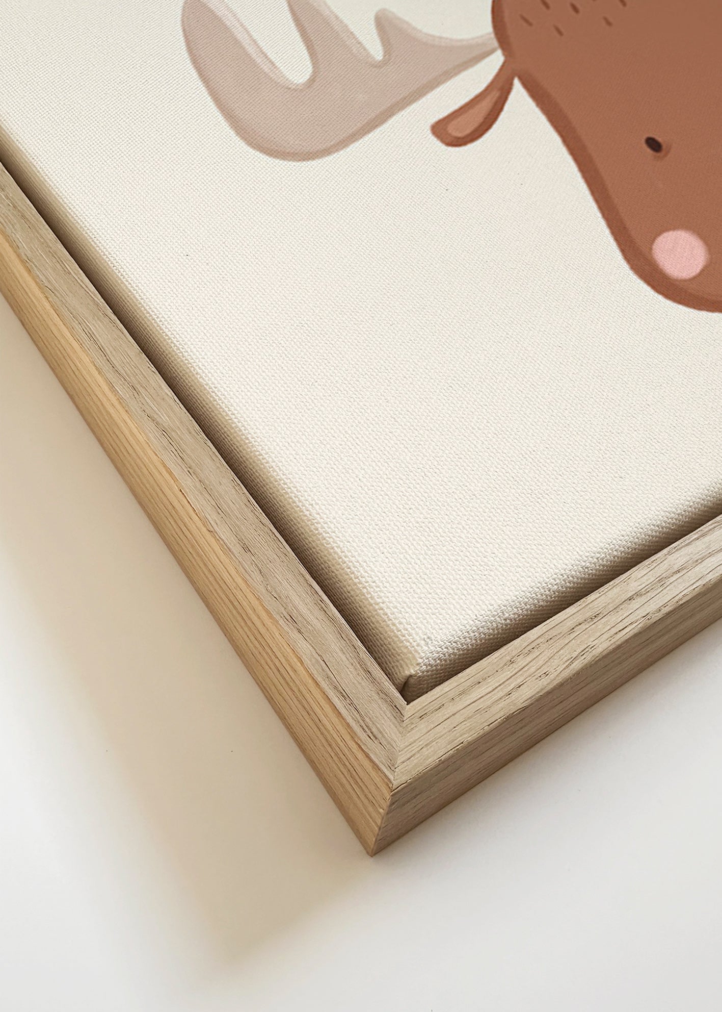Illustrazione alce per bambini su sfondo chiaro