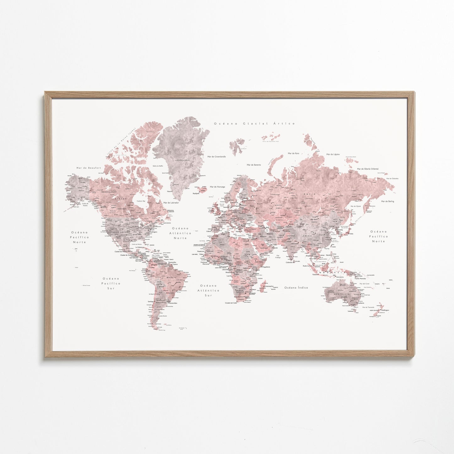 Detailed dusty pink watercolor world map with labels in Spanish, Piper