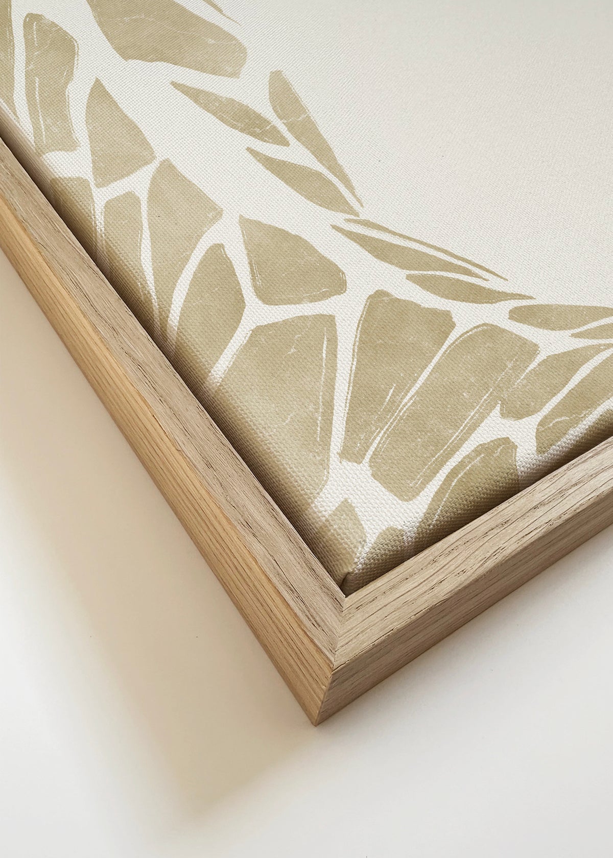Beige Giraffe - Framed canvas detail
