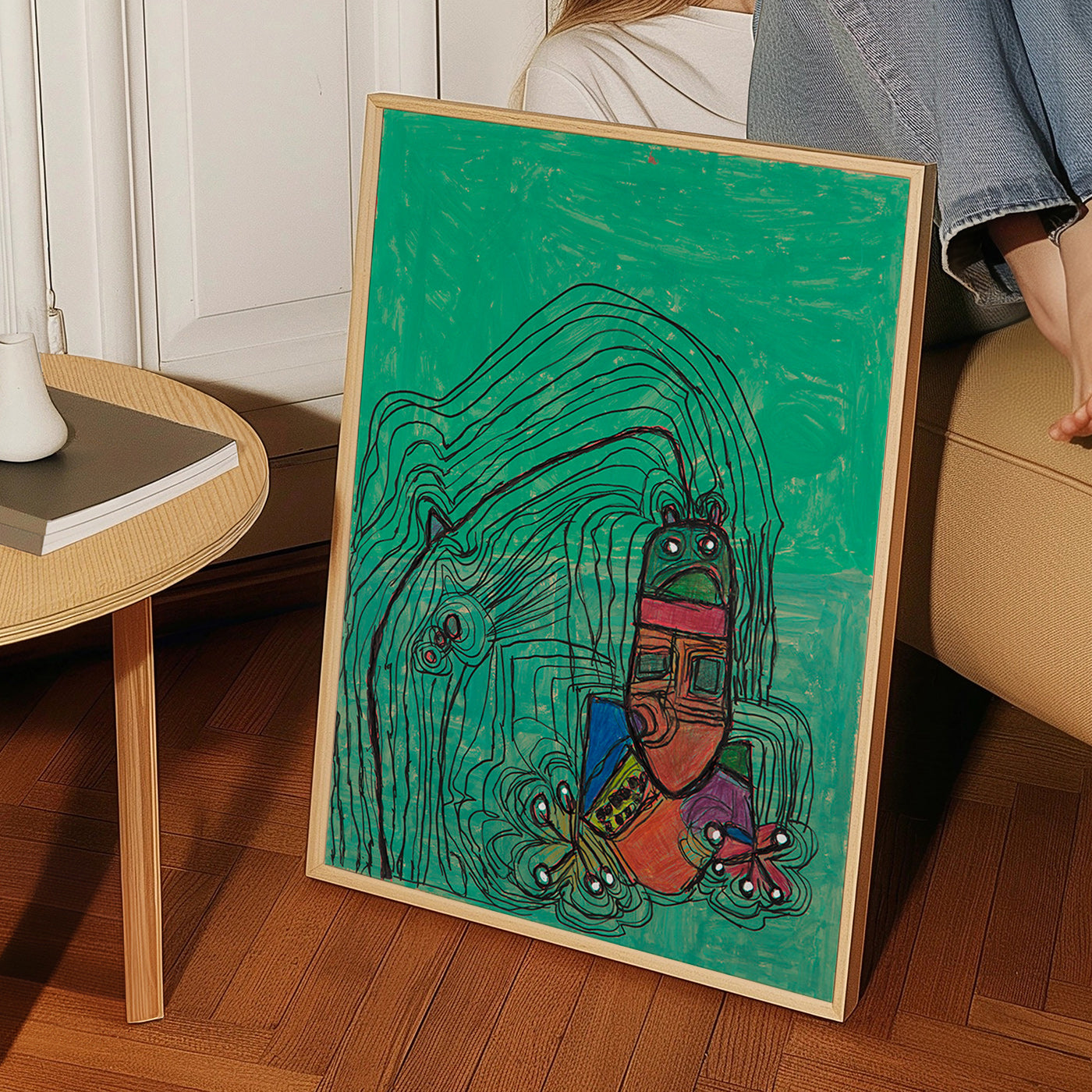 Illustrazione giocosa con figura su fondo verde – Product3