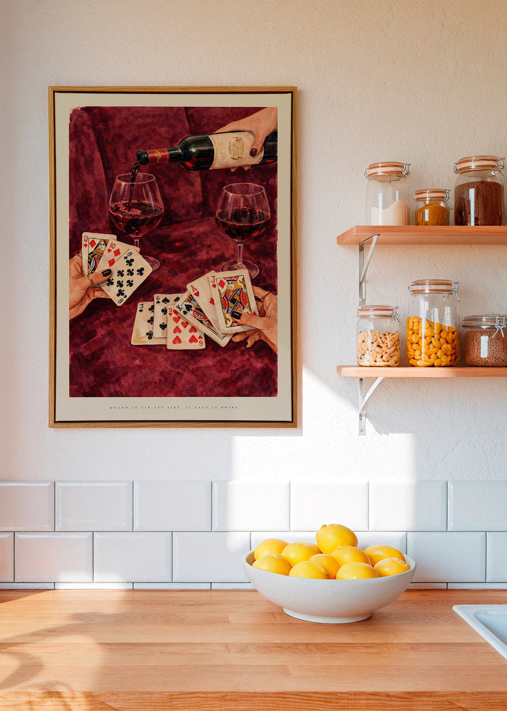 Arte da cucina con carte da gioco e vino rosso