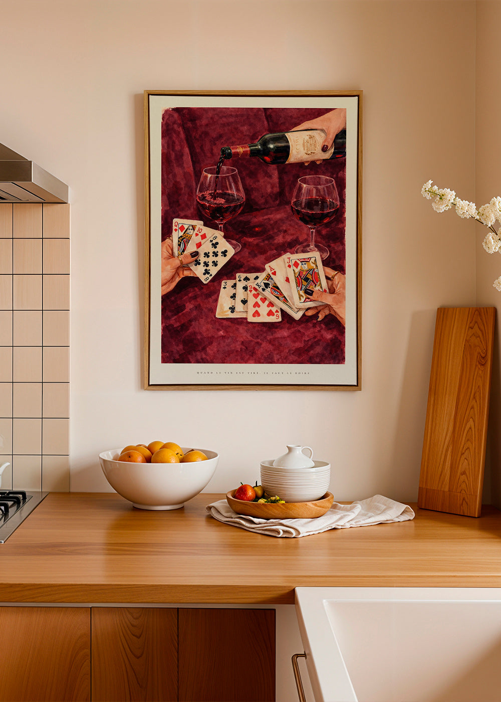 Arte da cucina con carte da gioco e vino rosso
