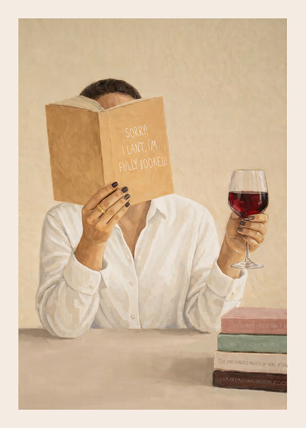 Arte da cucina: donna che legge con bicchiere di vino