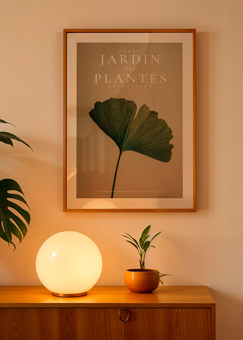 Stampa botanica con foglia di ginkgo e tipografia classica