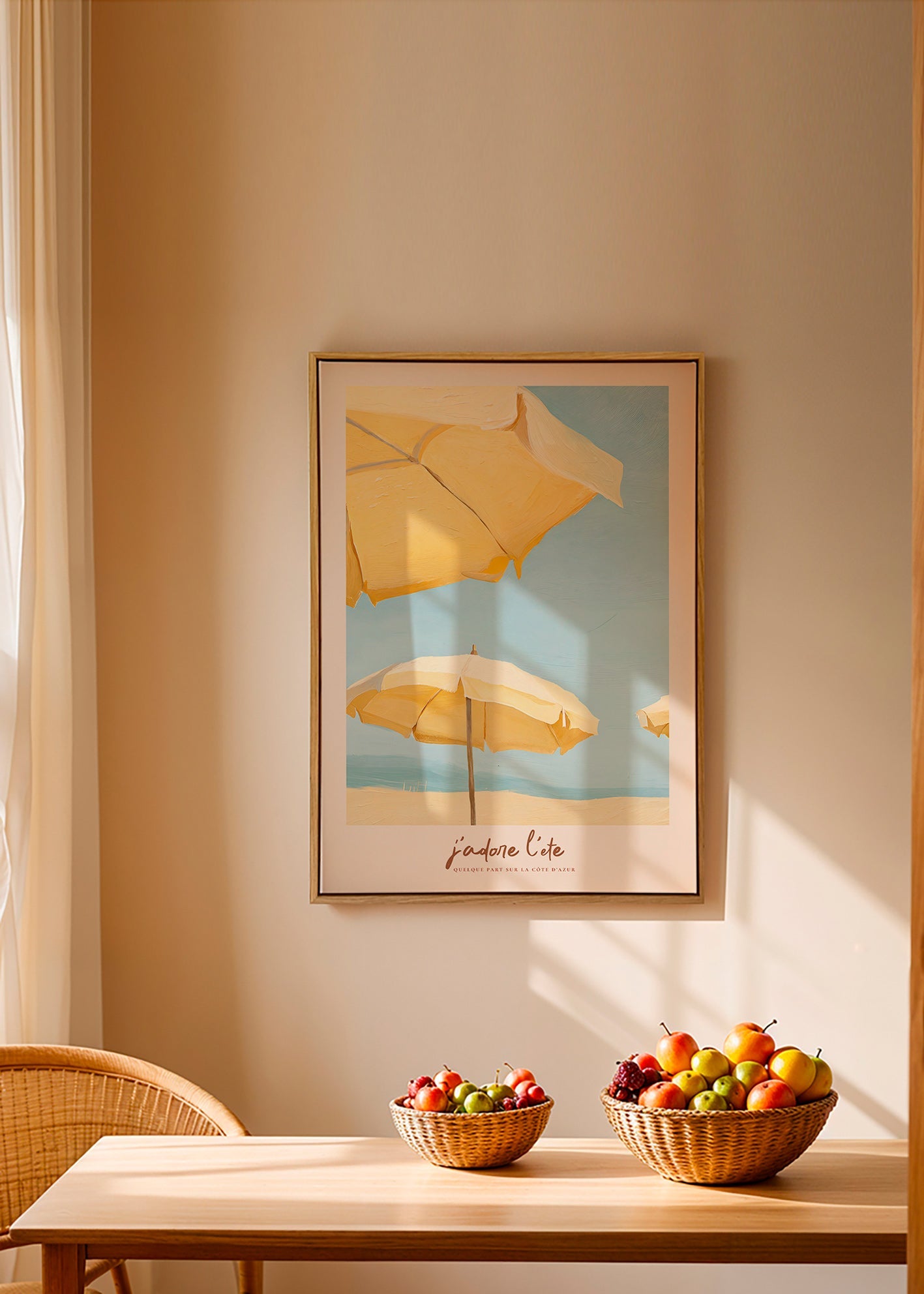 Quadro di paesaggio con ombrelloni gialli
