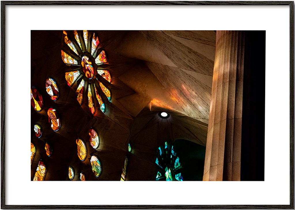 Fotografia architettonica di vetrate con luce calda