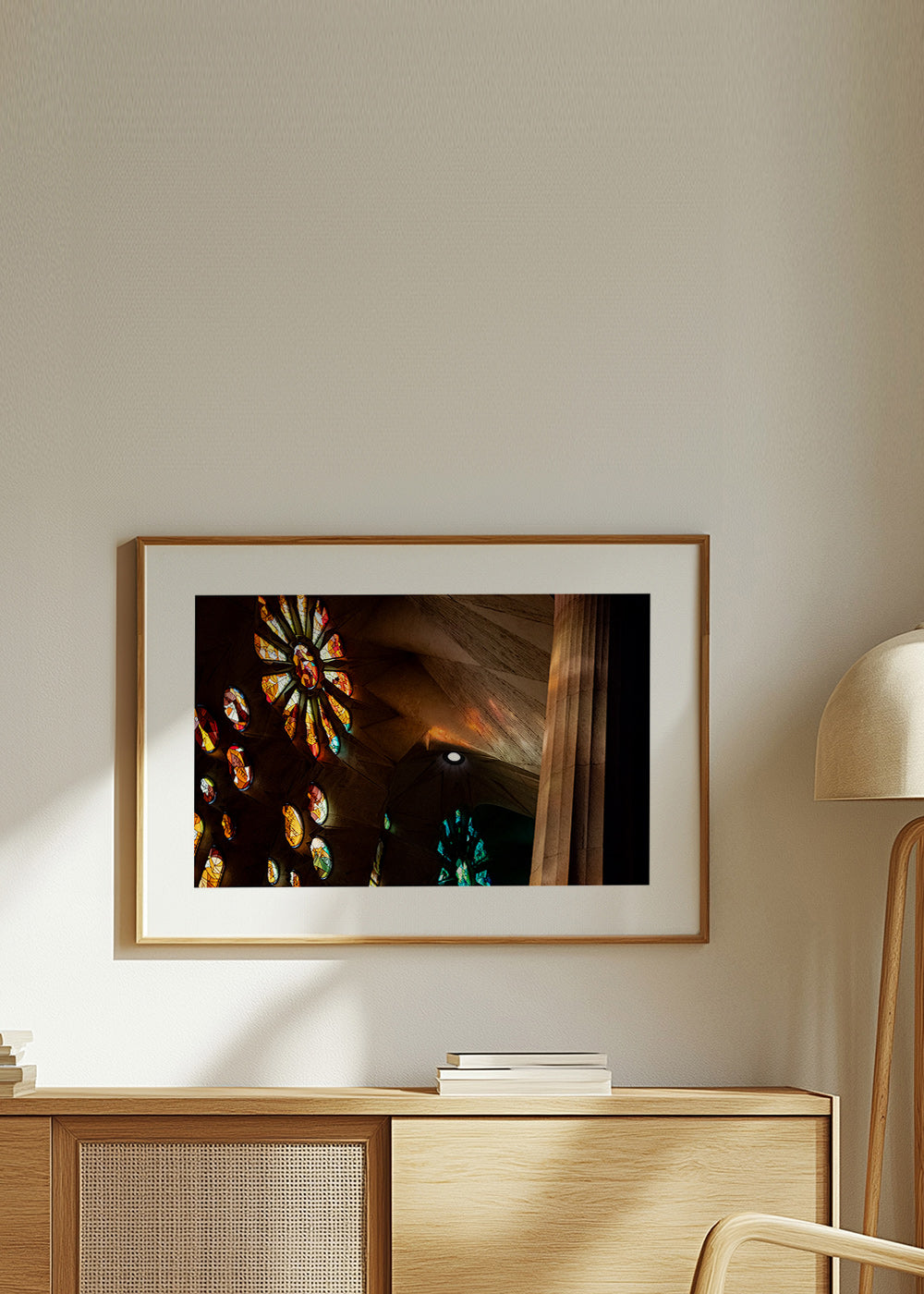 Fotografia architettonica di vetrate con luce calda