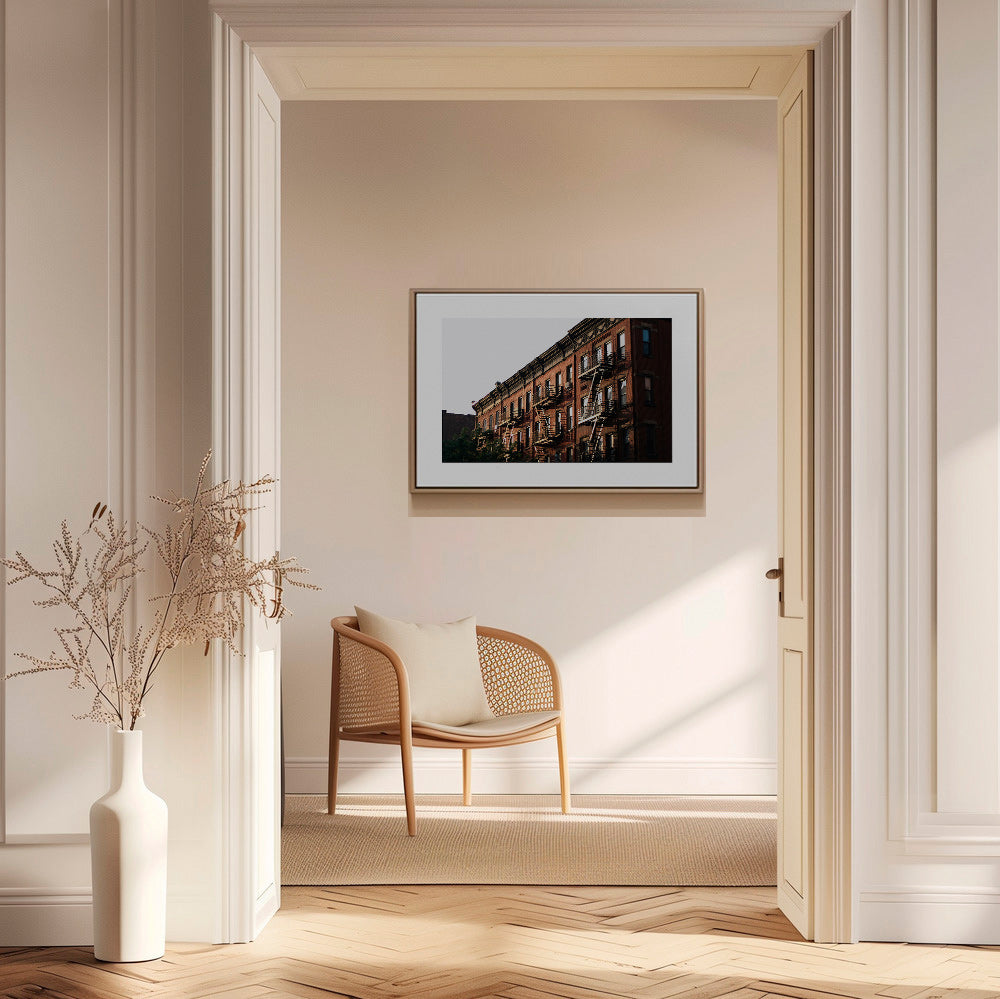 Poster di viaggio: facciata brownstone di New York con scale antincendio