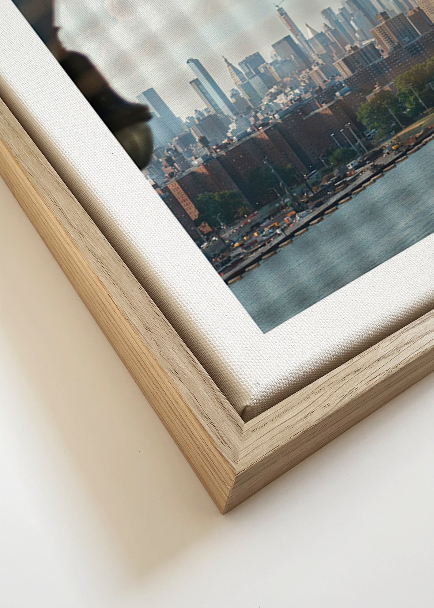 Quadro città skyline visto dalla finestra