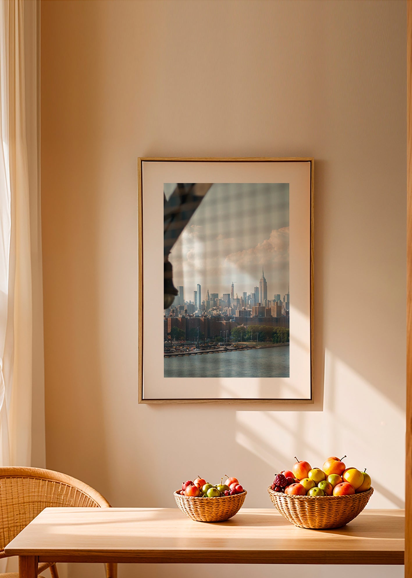 Quadro città skyline visto dalla finestra