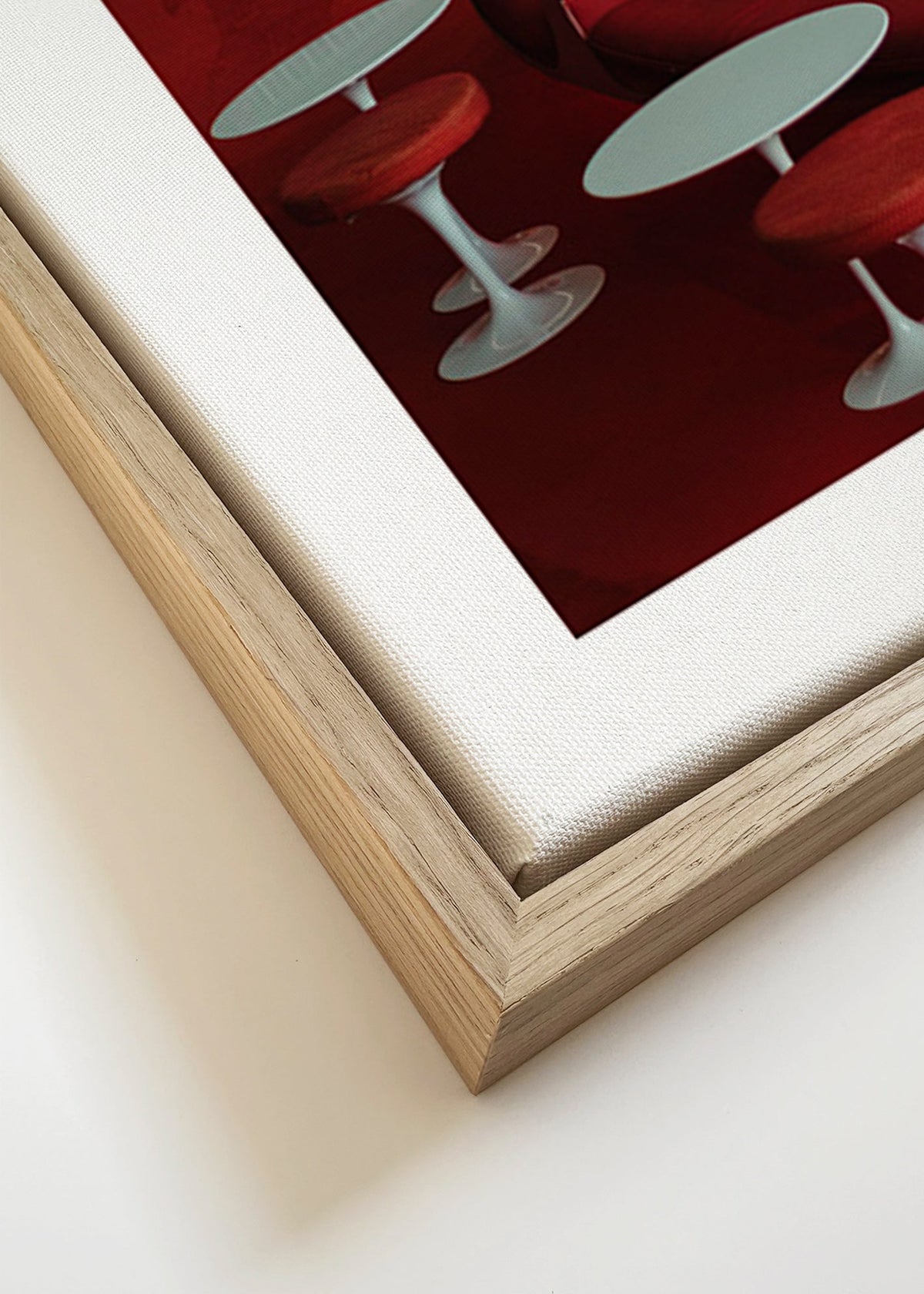 Fotografia lounge rossa con sedute curve