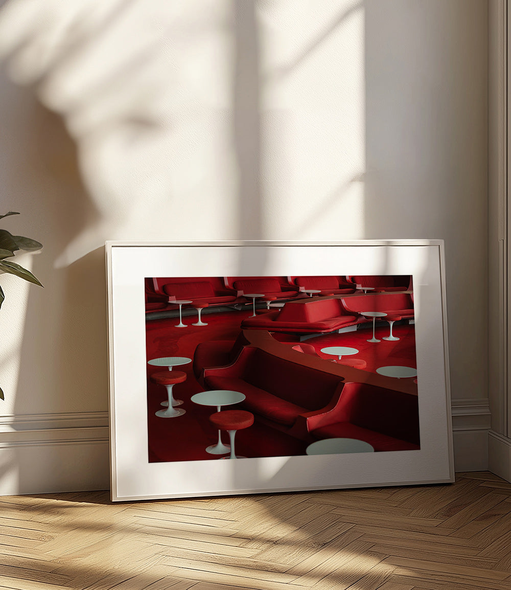 Fotografia lounge rossa con sedute curve