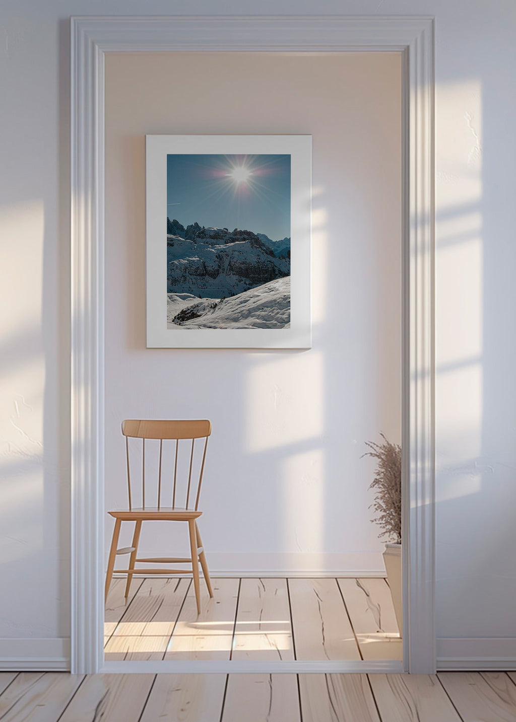 Arte paesaggistica: cime innevate sotto il sole