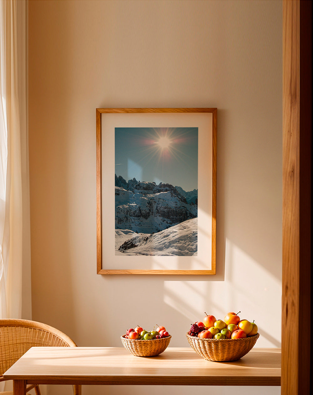 Arte paesaggistica: cime innevate sotto il sole