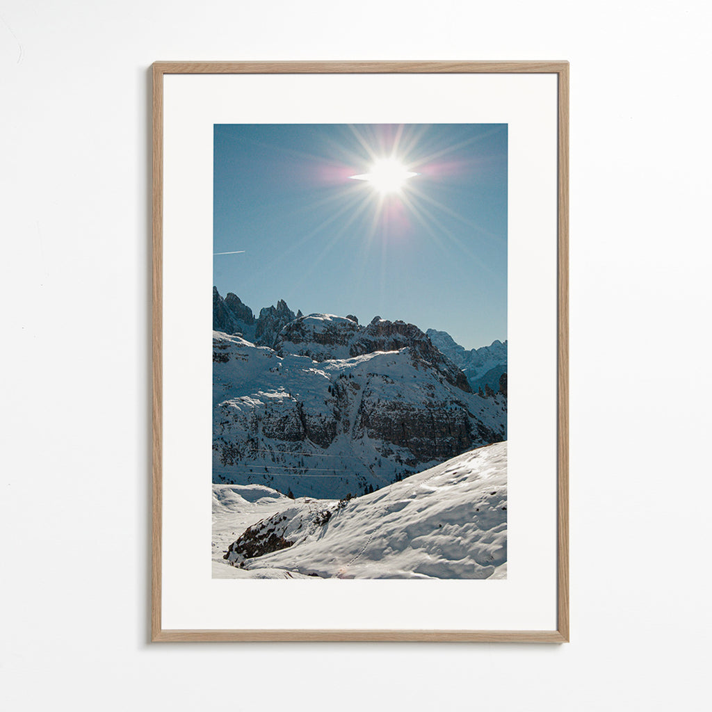 Arte paesaggistica: cime innevate sotto il sole