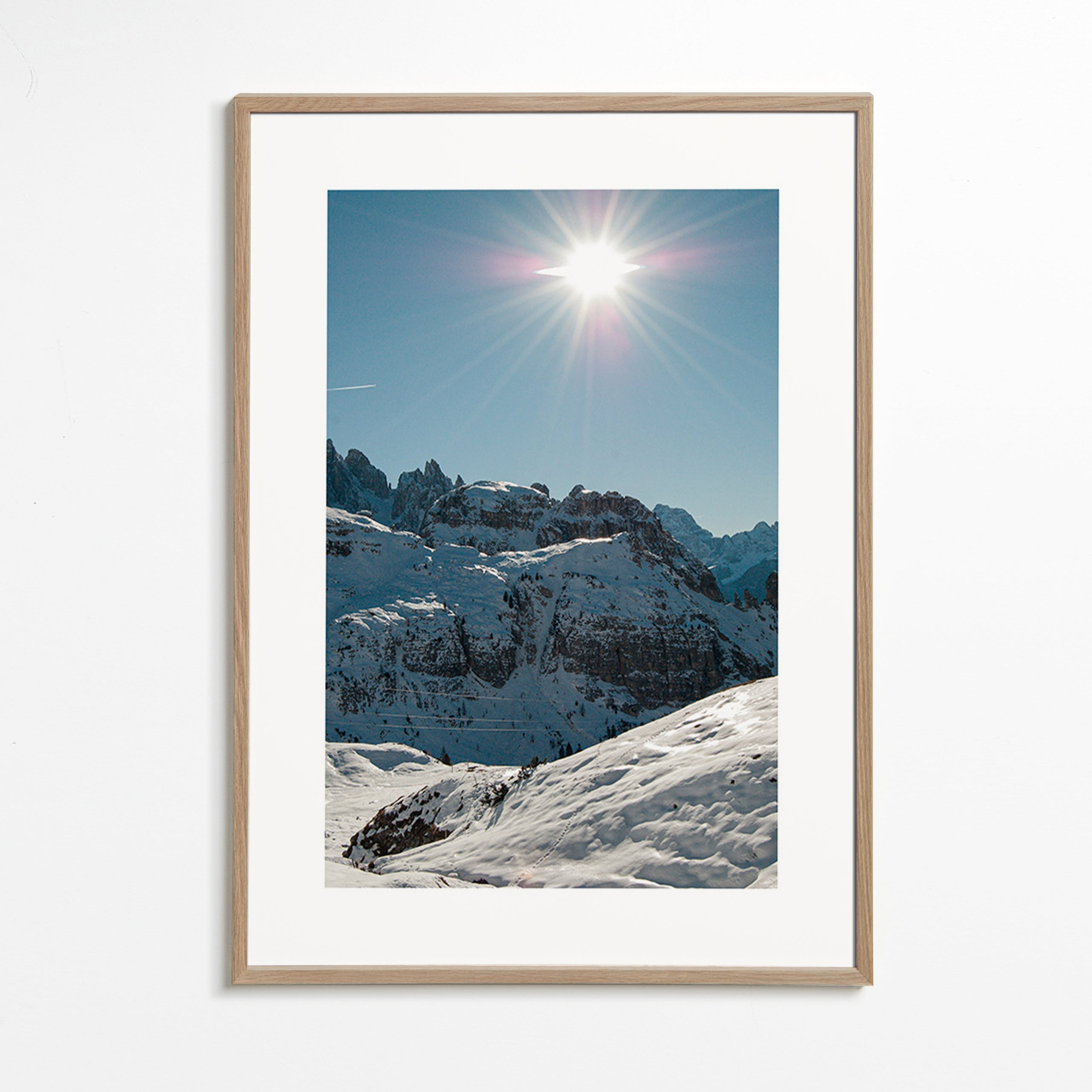 Arte paesaggistica: cime innevate sotto il sole