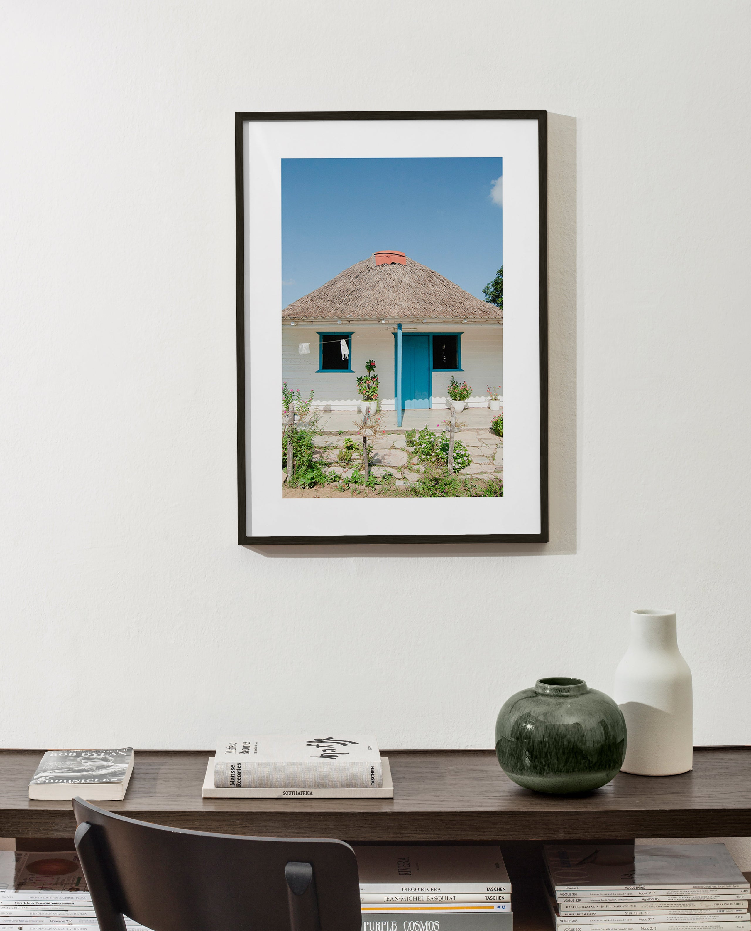 Quadro paesaggistico con casetta e porta blu