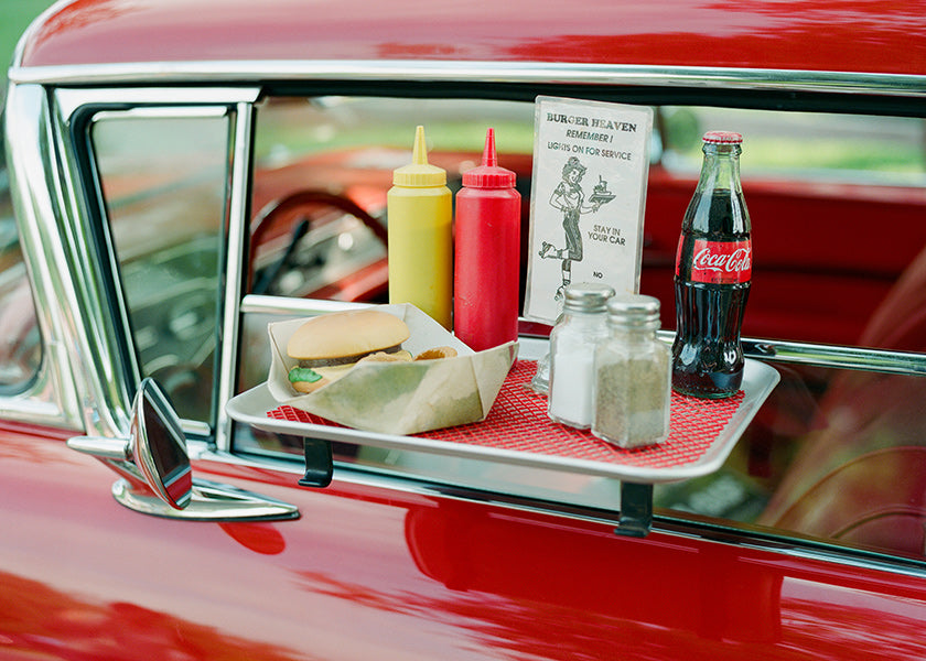 Cuadro vintage coche clásico con bandeja tipo diner
