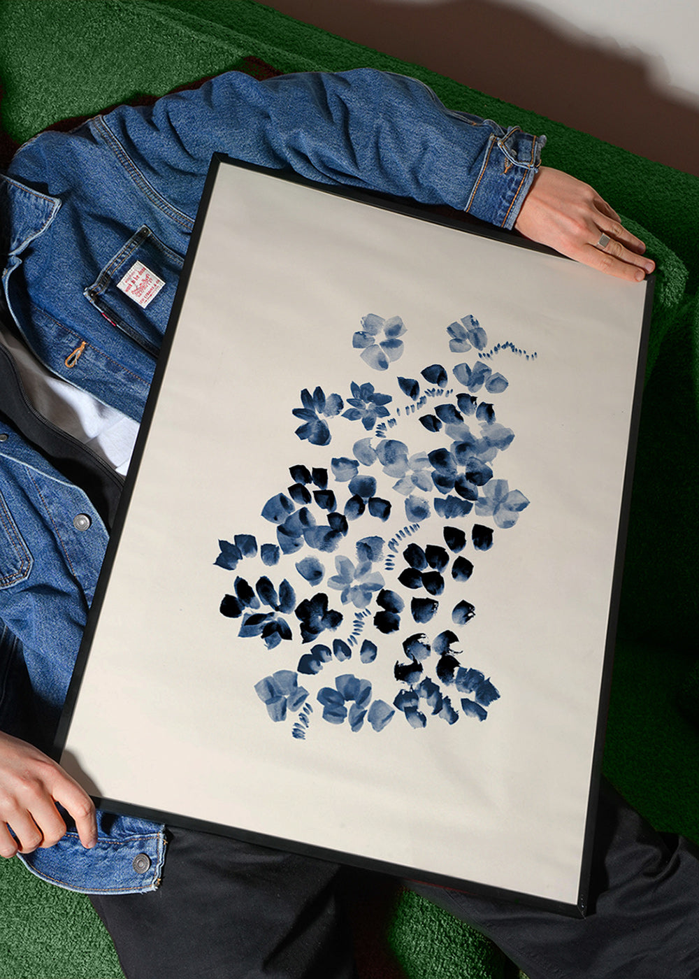 Lámina botánica en azul sobre fondo beige – Product2