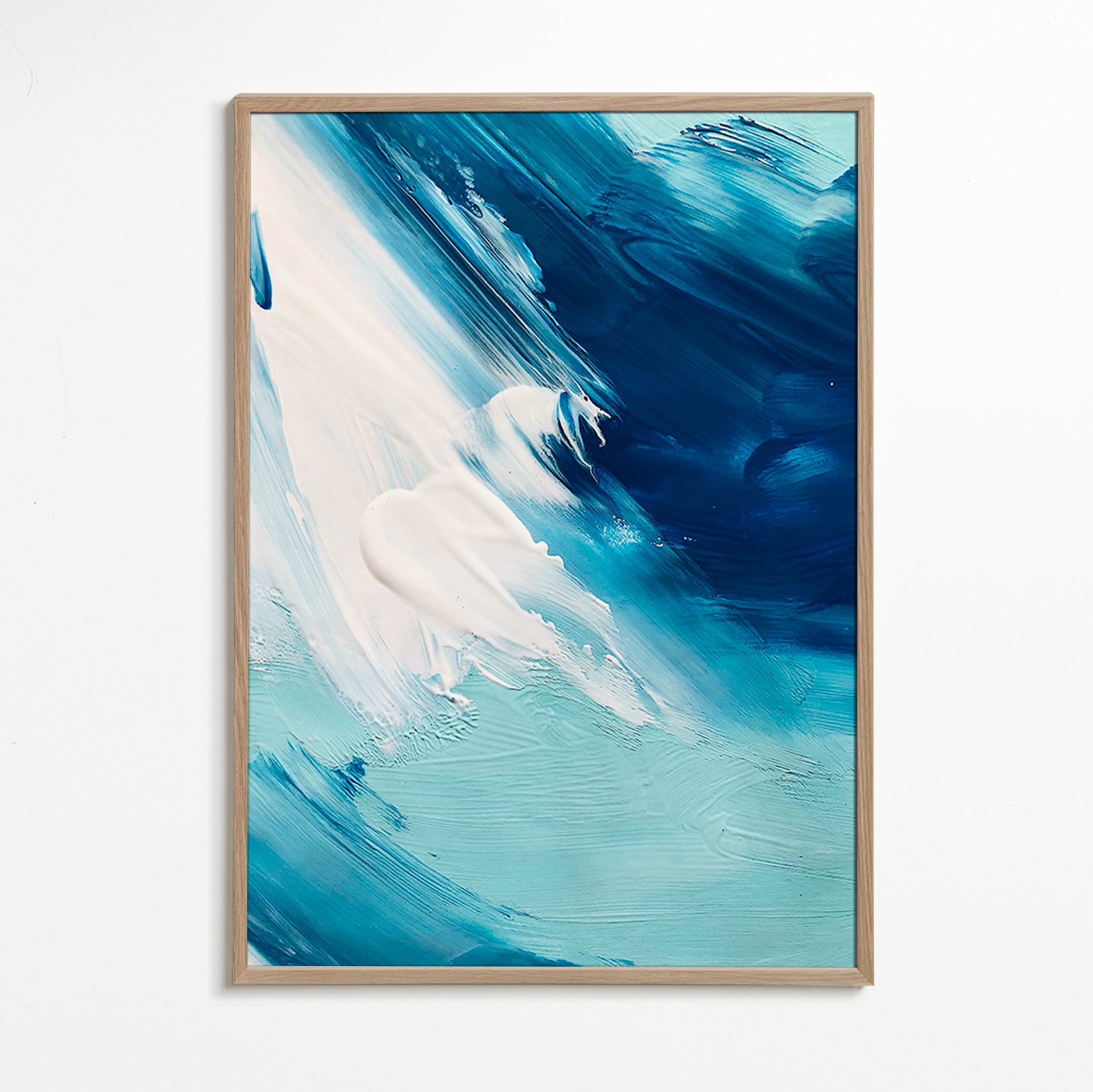 Cuadro abstracto en azul y blanco con pinceladas gestuales – Oak Frame