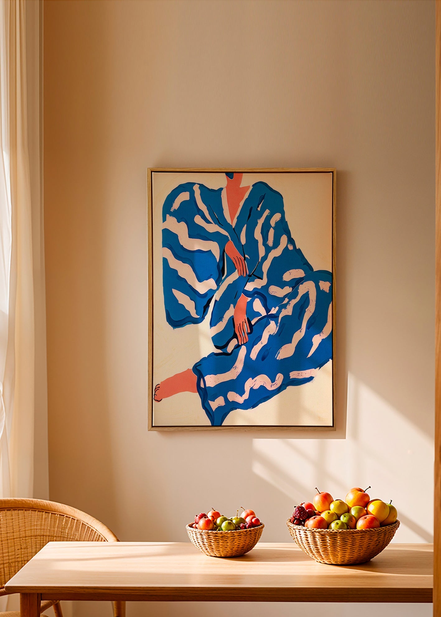 Ilustración de figura con bata azul y motivos orgánicos – Canvas1