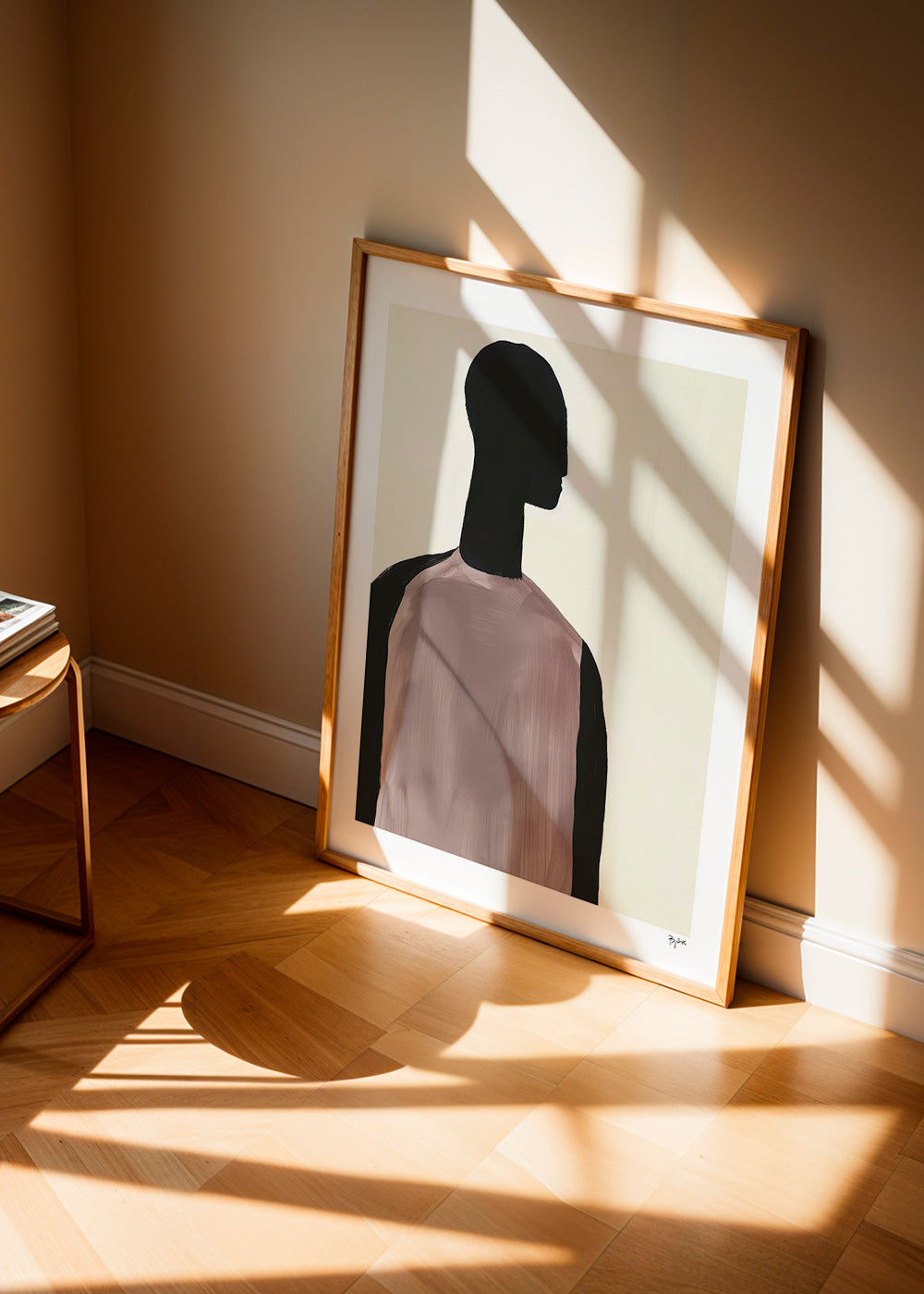 Cuadro abstracto con silueta minimalista y torso rosado – Product1