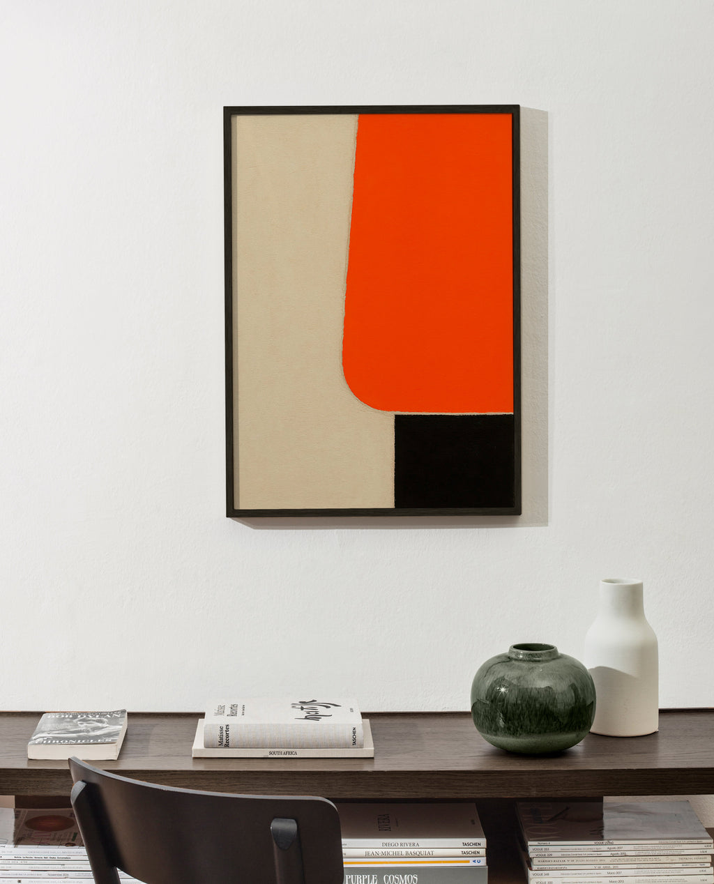 Cuadro geométrico con bloque naranja y base negra – Product3