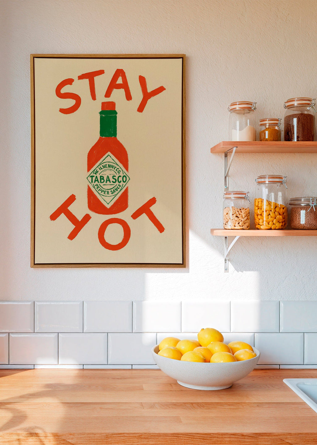 Cuadro de cocina Stay Hot con botella ilustrada – Canvas2